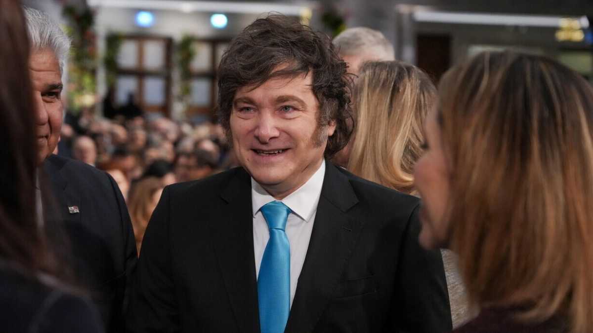 Immagine di Milei ripaga i debiti a Trump