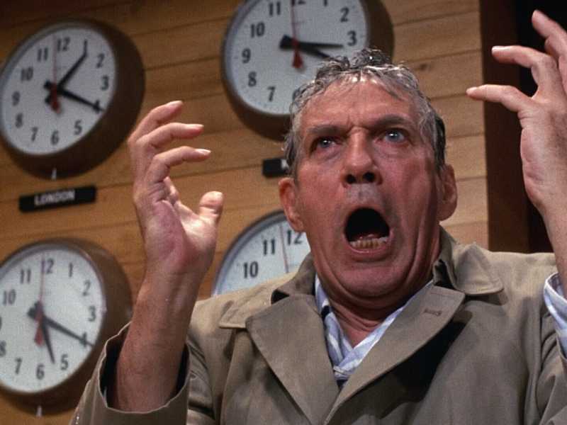 Nel film diretto da Sidney Lumet, Howard Beale (Peter Finch), un anchorman della tv americana, impazzisce in diretta e diventa virale<br /><br />
