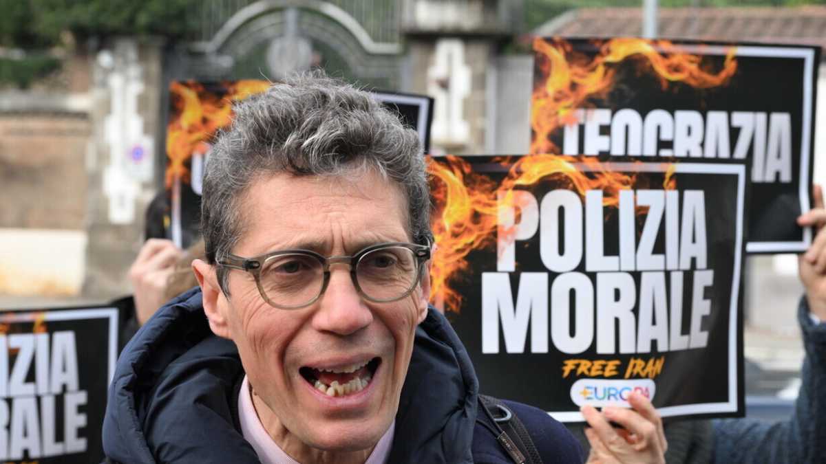 Immagine di Magi (+Europa): "Ecco perché bisogna scendere in piazza per l'Iran"