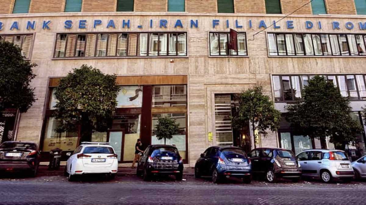 Immagine di La parabola di due banche iraniane racconta un sistema finanziario al collasso