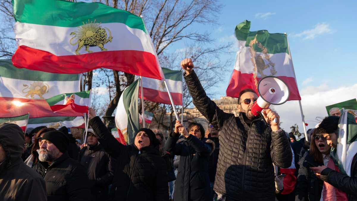 Immagine di Mentre nelle strade scorre il sangue, nei palazzi di Teheran iniziano le lotte di potere