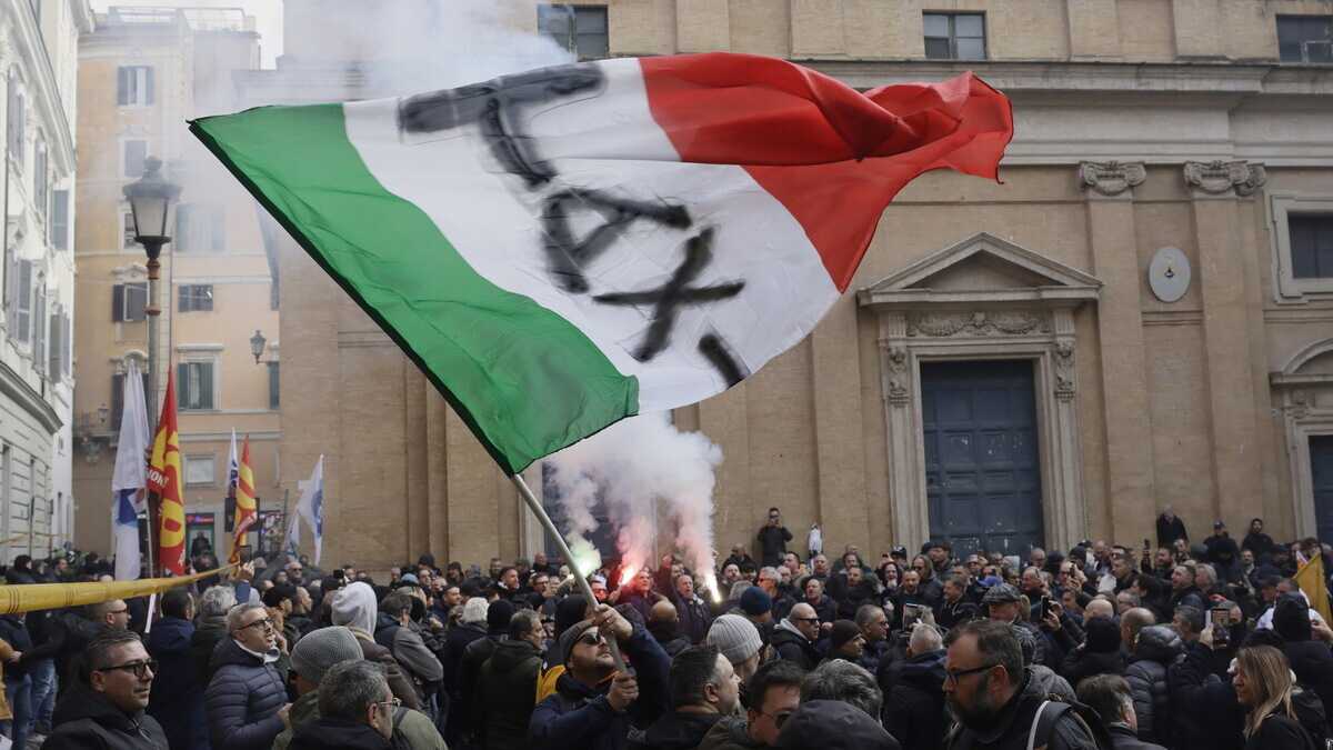 Immagine di "I tassisti dell’Italia siamo noi". Breve storia di uno slogan che dice più di mille programmi