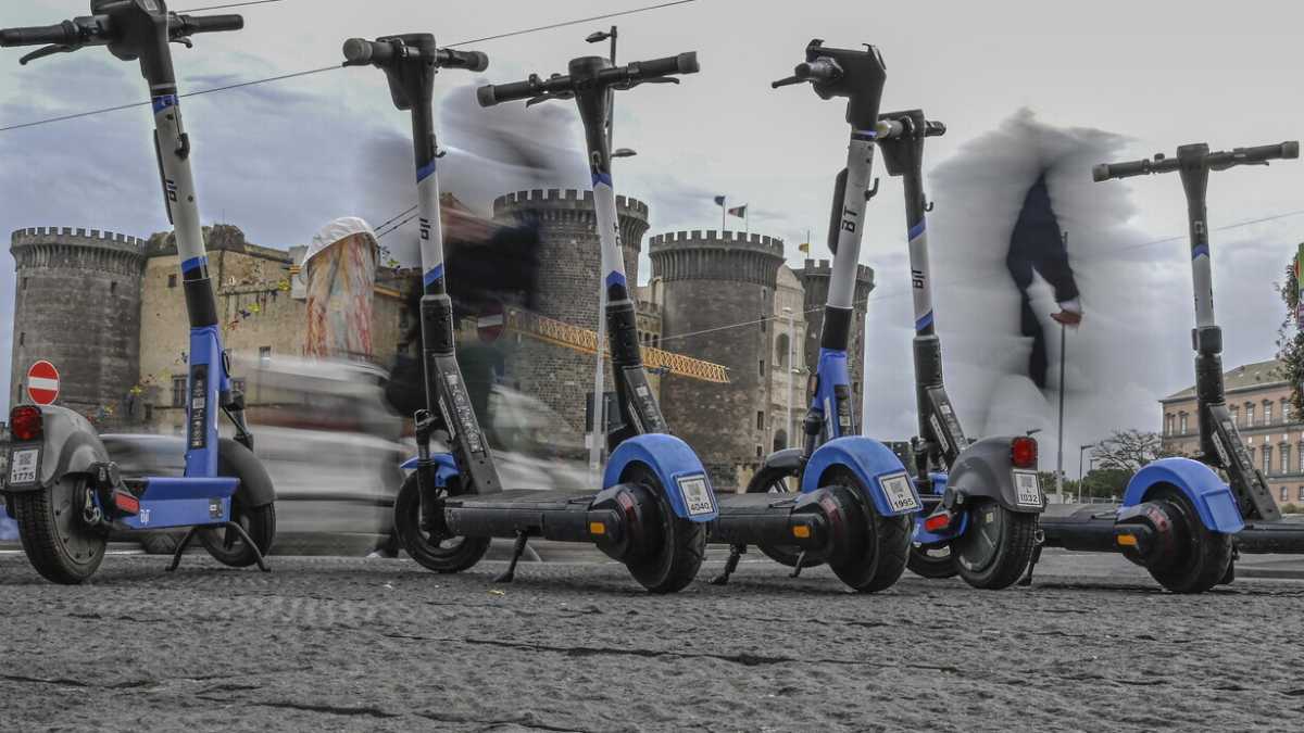 Immagine di “Il Mit ci ripensi: l’obbligo del casco rischia di far sparire i monopattini”