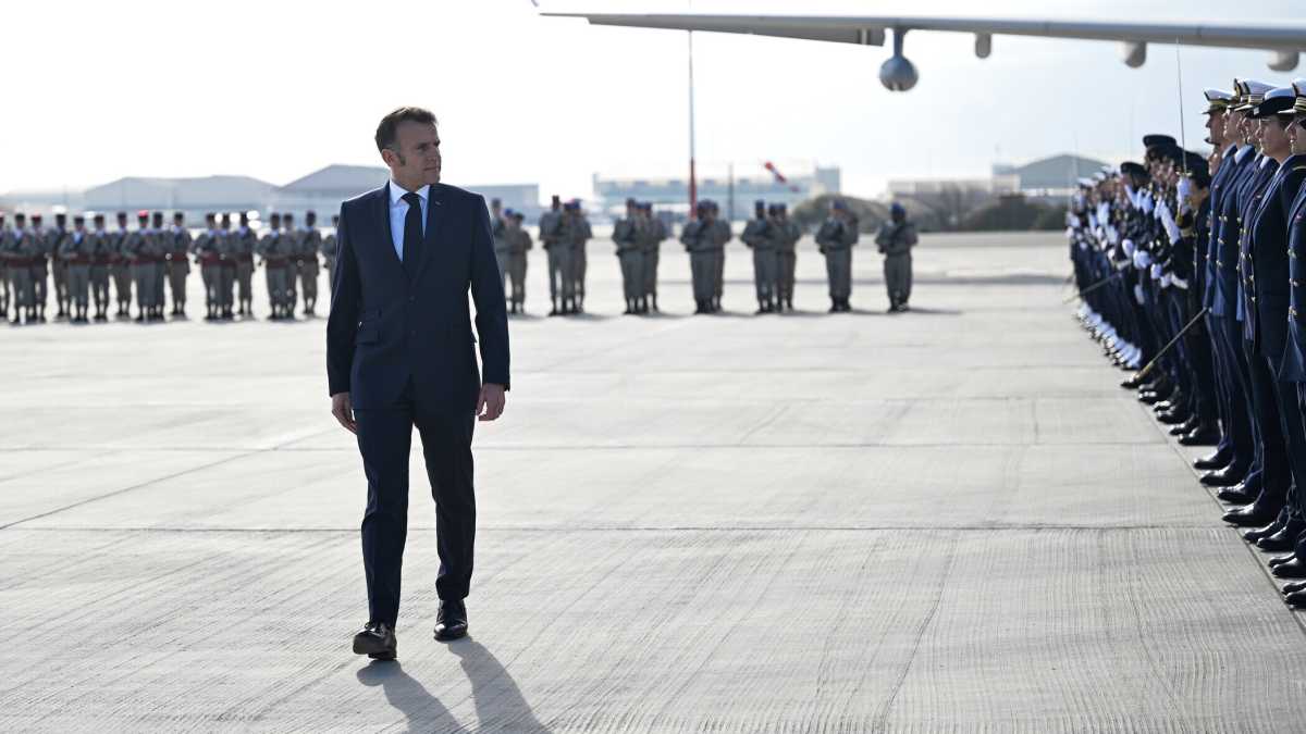 Immagine di Il gran discorso di Emmanuel Macron sulla forza militare