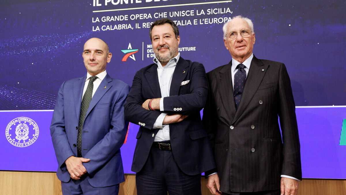 Immagine di L'Inno al Ponte per Salvini scritto dal paroliere di Iglesias, Gianni Belfiore. "Treni su, navi giù"