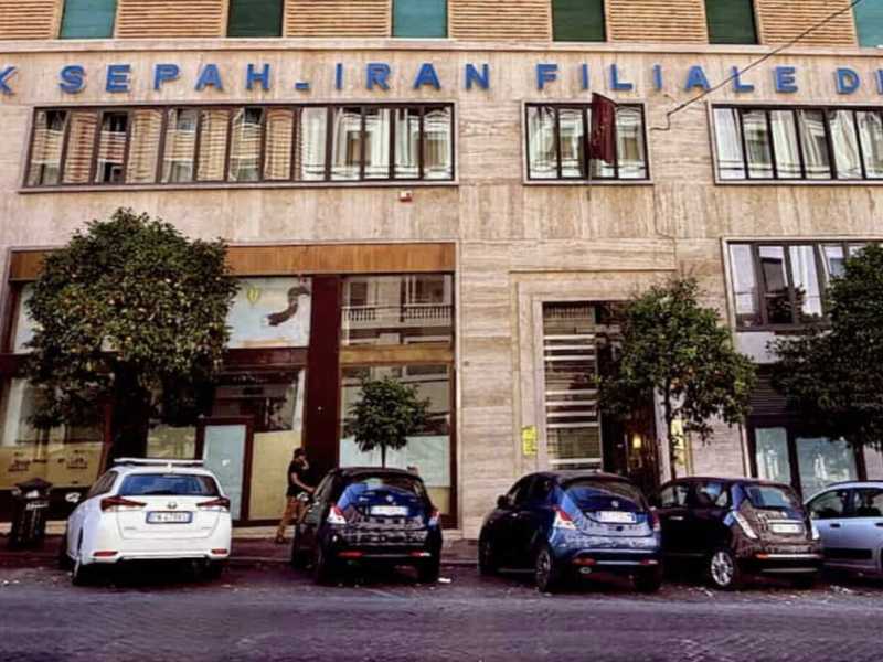 La parabola di due banche iraniane racconta un sistema finanziario al collasso
