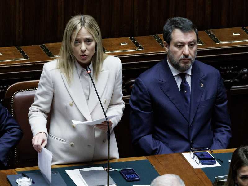 Meloni per Kyiv. Anche Salvini vota la risoluzione "militare". Vannacci scaricato. Sinistra spaccata sull'Iran