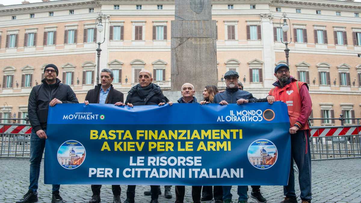 Immagine di Vannacci, il generale senza truppe. Il sit-in contro Kyiv è un flop e nel Carroccio se la ridono