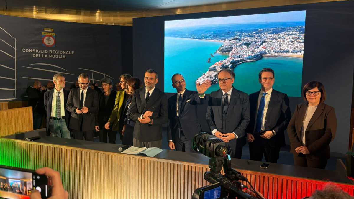 Immagine di Decaro si inventa la delega “mare democratico”. La scialuppa per Emiliano