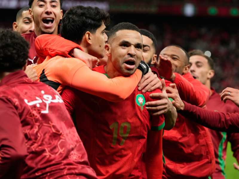 I giocatori del Marocco festeggiano la qualificazione alla finale della Coppa d'Africa (foto Ap, via LaPresse)