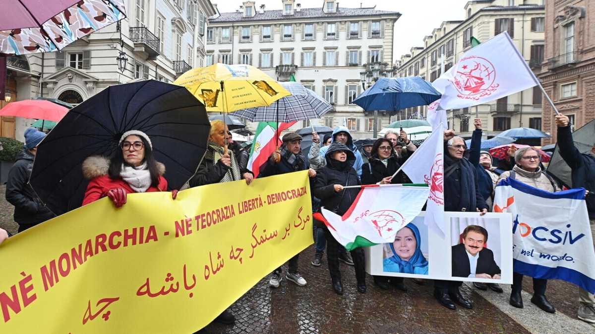 Immagine di Una sinistra di anime morte. L'opposizione secondo Calenda