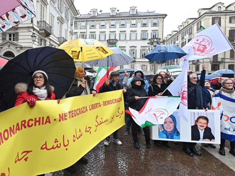 Manifestazione &ldquo;Per un Iran libero e democratico&rdquo; sabato scorso a Torino (Ansa)&nbsp;<br />