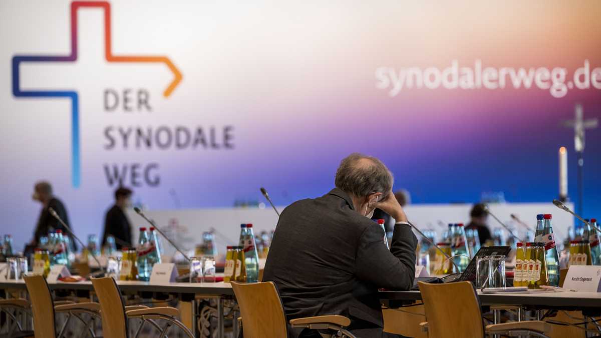 Immagine di "La Chiesa non può farsi riscrivere il Catechismo dal Sinodo tedesco"