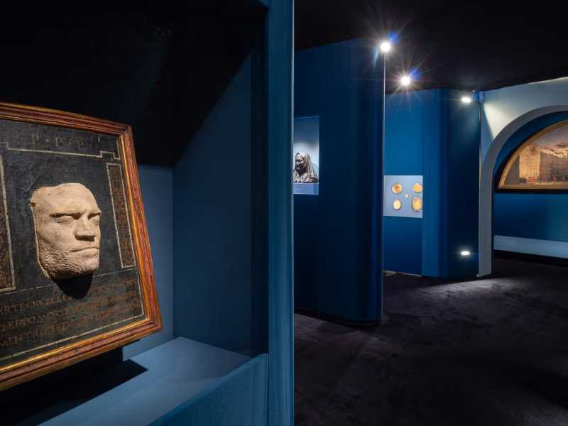 Orsino Benintendi, attribuito, Giovanni Antonio Sogliani, attribuito, Maschera funeraria di Lorenzo de&rsquo; Medici, il Magnifico 1492 e 1512-1513 o 1515 gesso patinato (foto Uffizi)&nbsp;<br />