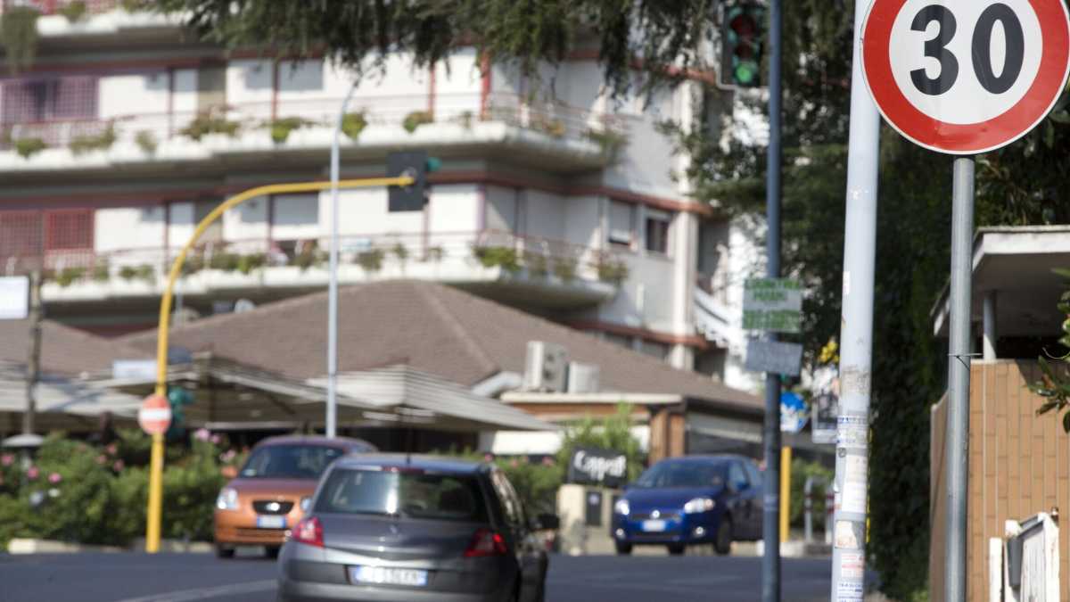 Immagine di “Finisce come a Bologna, Gualtieri cancelli il centro a 30km/h”. La Lega all'attacco del sindaco