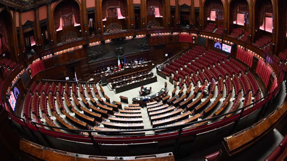Immagine di Siamo tutti umarell di fronte al cantiere del Parlamento