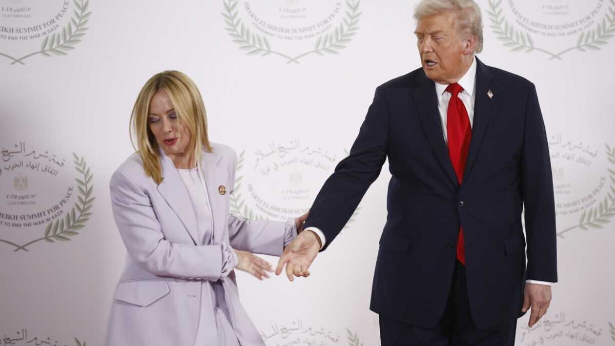 Immagine di Meloni: "Inaccettabili le parole di Trump sull'Afghanistan". Prove tecniche di non trumpismo