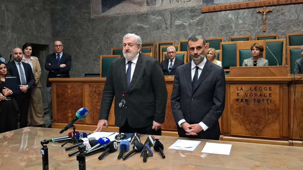 Immagine di Come il governatore Decaro ha reso il suo predecessore un orpello politico. Un piccolo capolavoro