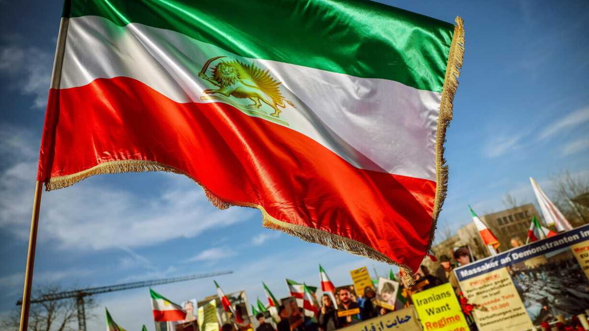 Immagine di Viva il soldato iraniano condannato a morte dal regime per non aver sparato sui manifestanti disarmati