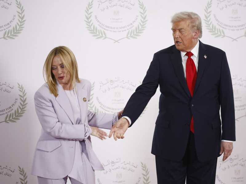 Meloni: "Inaccettabili le parole di Trump sull'Afghanistan". Prove tecniche di non trumpismo