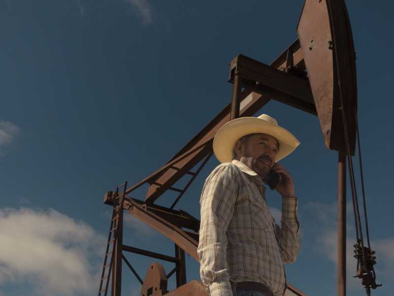 Billy Bob Thornton in una scena di “Landman”. La serie è su Paramount+ e Apple tv <br />