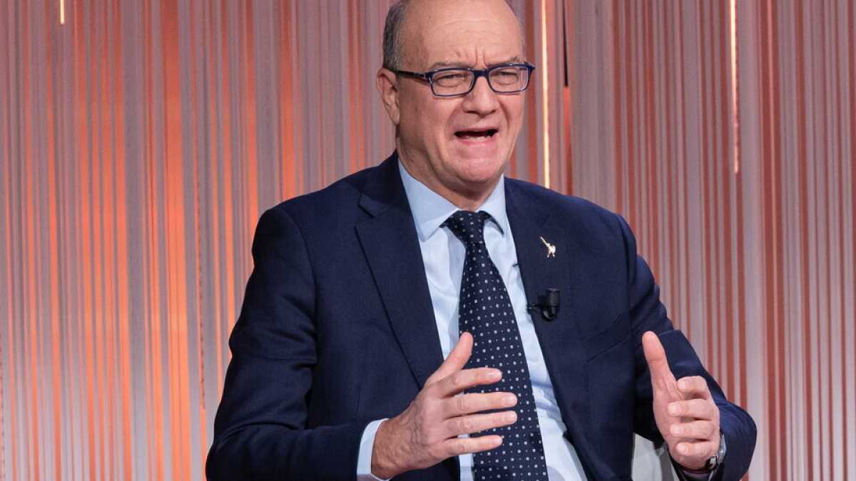 Immagine di Valditara: "La sinistra dei diritti ha indebolito la cultura del rispetto. I metal detector sono strumenti utili"