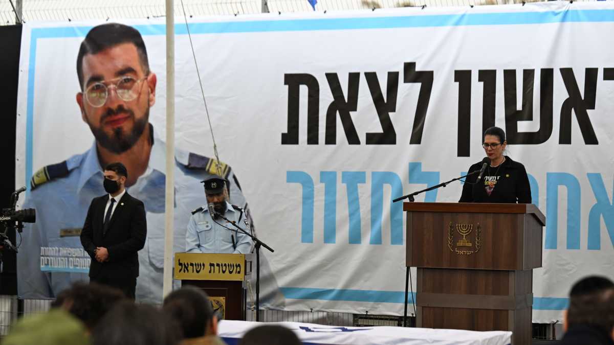 Immagine di Più che un funerale di stato. Il saluto di Israele all'ultimo ostaggio del 7 ottobre