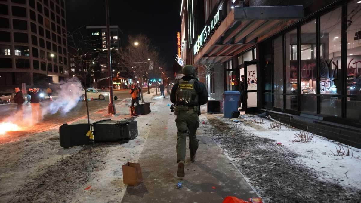 Immagine di L’ombra di una sicurezza in salsa trumpiana si abbatte sull’Italia. Occhio ai decreti “Minneapolis”
