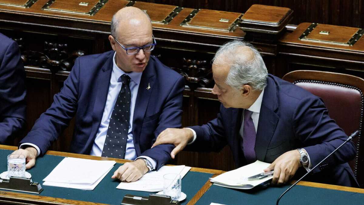 Immagine di Metal detector a scuola? Solo nelle situazioni più gravi. Ecco la circolare di Valditara e Piantedosi