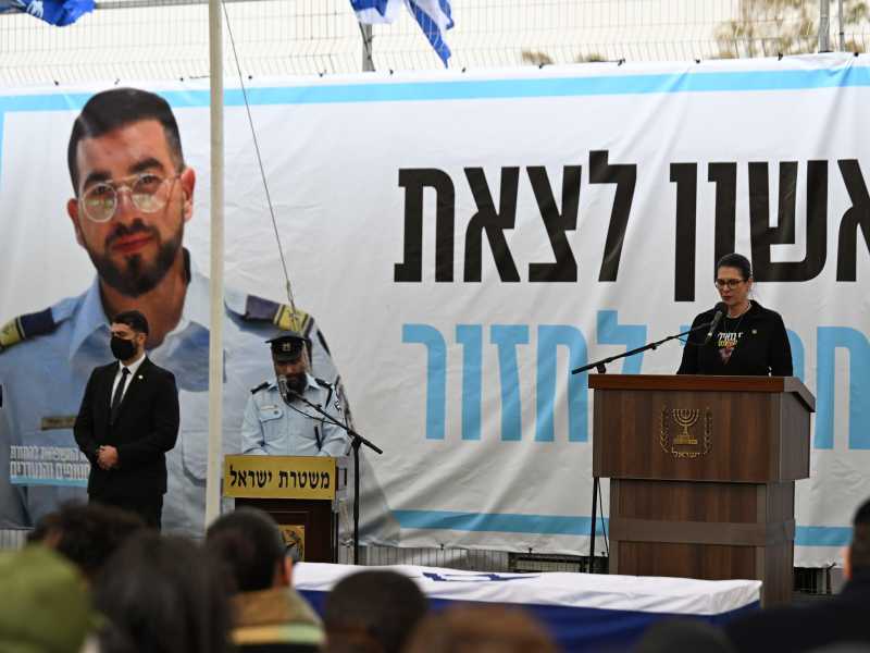 Più che un funerale di stato. Il saluto di Israele all'ultimo ostaggio del 7 ottobre