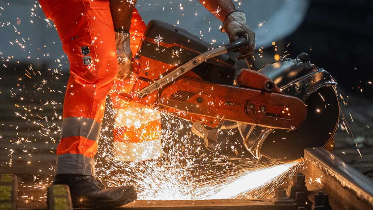 Immagine di Rinnovi contrattuali, Pnrr, industria: cosa ha spinto la crescita italiana nel 2025