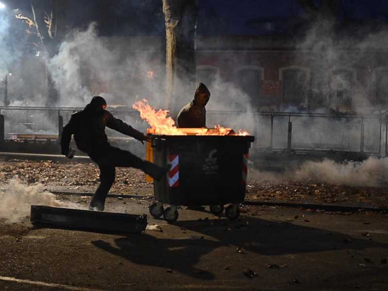 Torino, lo stato di diritto aggredito e l’alibi dello sgombero