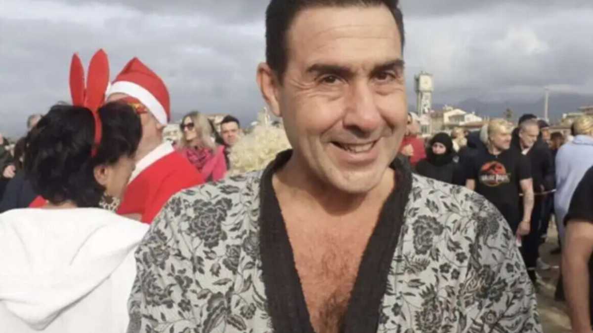 Immagine di Lasciate il generale Vannacci dove sta, a casa in vestaglia