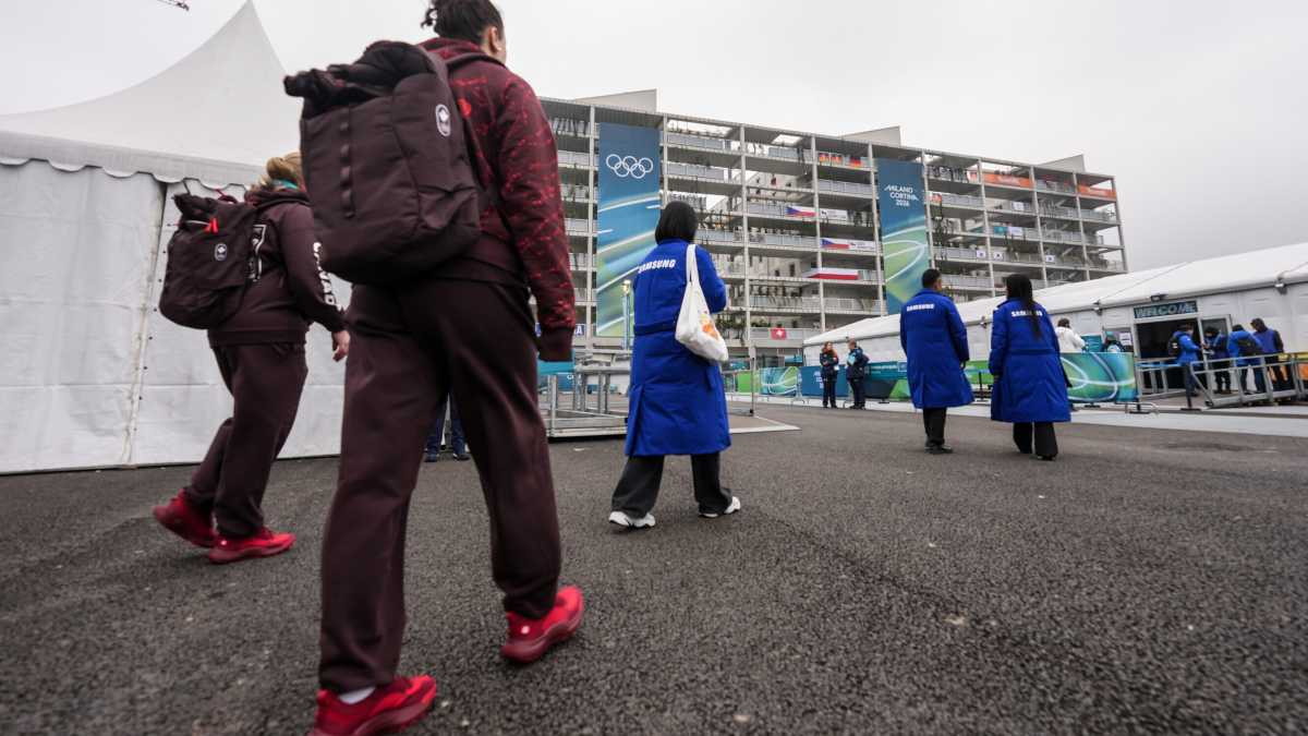 Immagine di Il villaggio olimpico di Milano sembra uscito da un vecchio film in bianco e nero