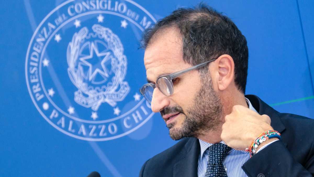 Immagine di Il Tar boccia Gemmato sui farmaci. Il governo colleziona un'altra sconfitta in Sanità per eccesso di protagonismo