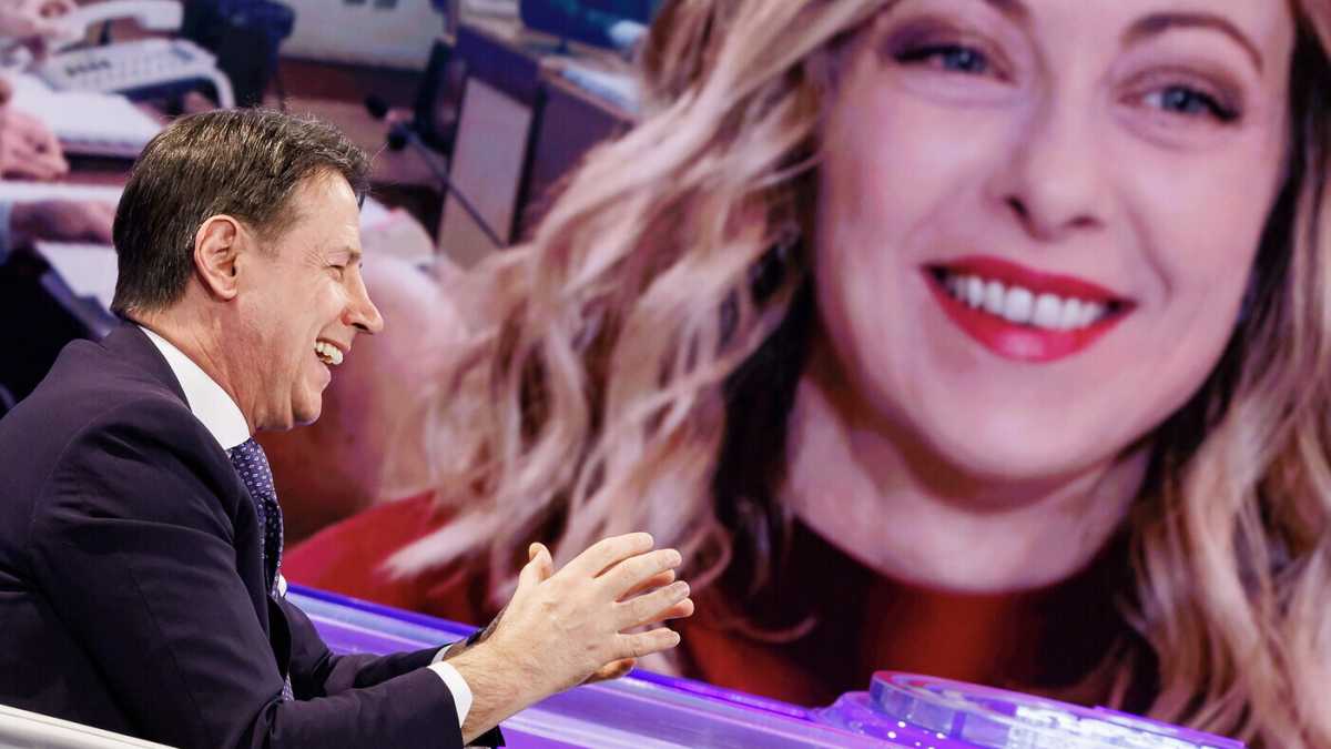 Immagine di Meloni spacca il Campo largo sulla sicurezza: propone il patto. Conte apre, Schlein no