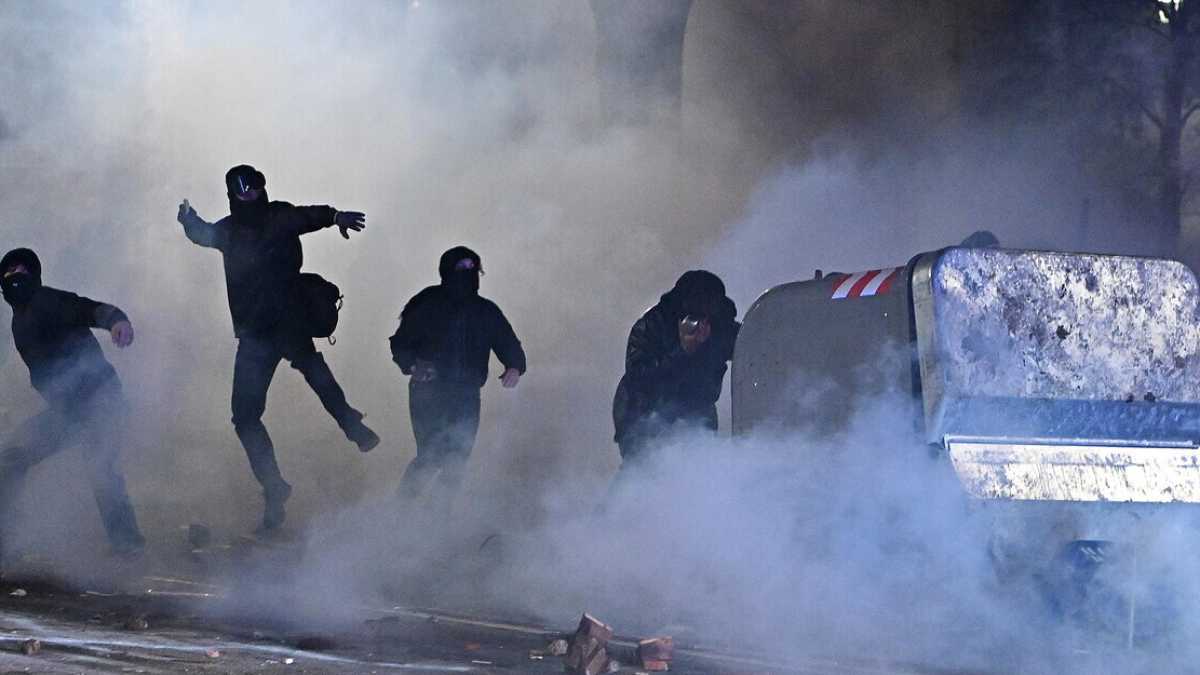 Immagine di La risposta di Askatasuna dopo le violenze di Torino: "Un successo al di là di tutte le aspettative"