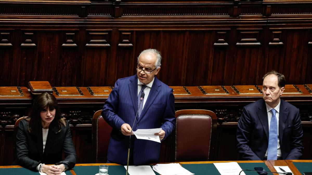 Immagine di Meloni accelera sulla sicurezza, Piantedosi attacca la sinistra. Oggi voto (con scontro) in Senato