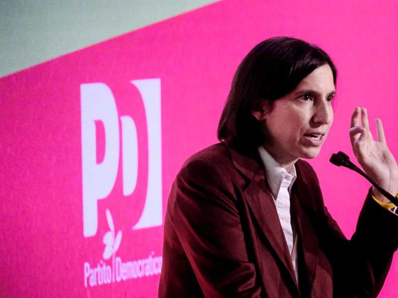 "E allora eravamo tutti fascisti...". La sinistra contro Schlein, che accomuna chi vota Sì a Casapound