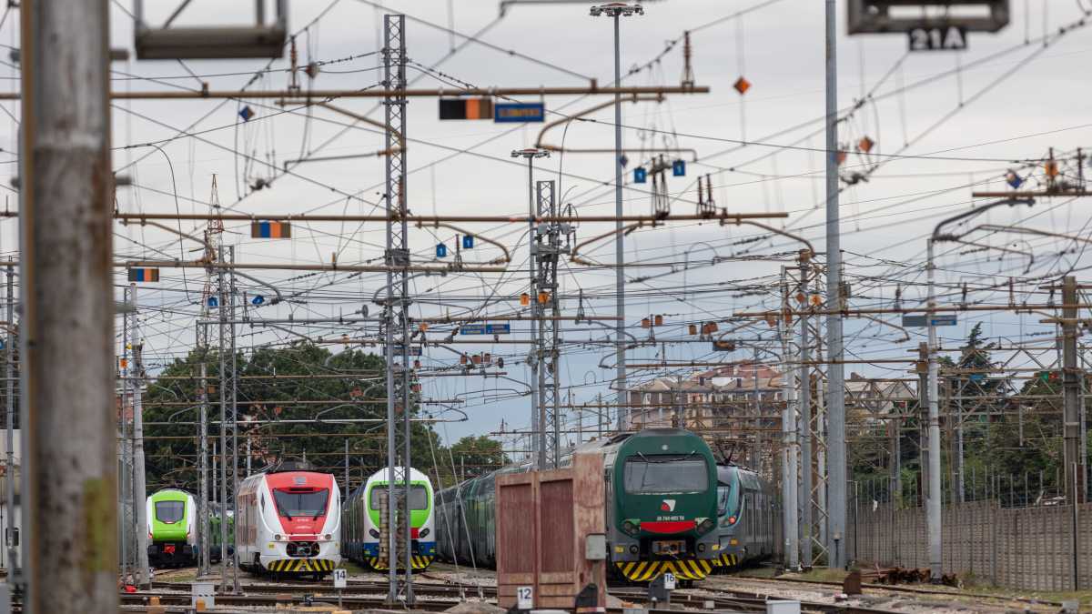 Immagine di Ballando su Trenord. Tra potenziamento olimpico e carenze strutturali i pendolari sbuffano