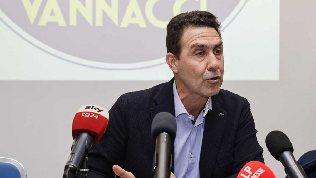 Immagine di L'apertura di FdI e FI a Vannacci: "Dialogo? Valuteremo"