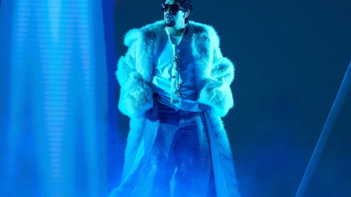 Immagine di Durante il Super Bowl, il mondo Maga prepara un contro-show a Bad Bunny, ma è un po’ scarsino