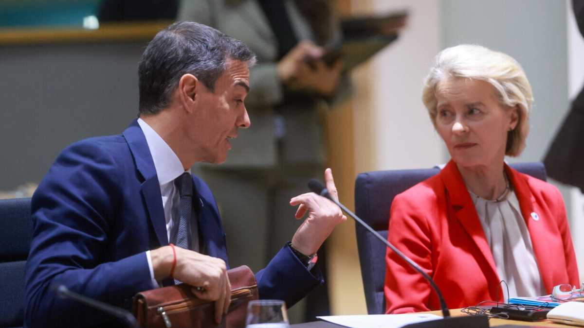 Immagine di Digital Sánchez act: la stretta della Spagna contro i social e l'inazione di von der Leyen