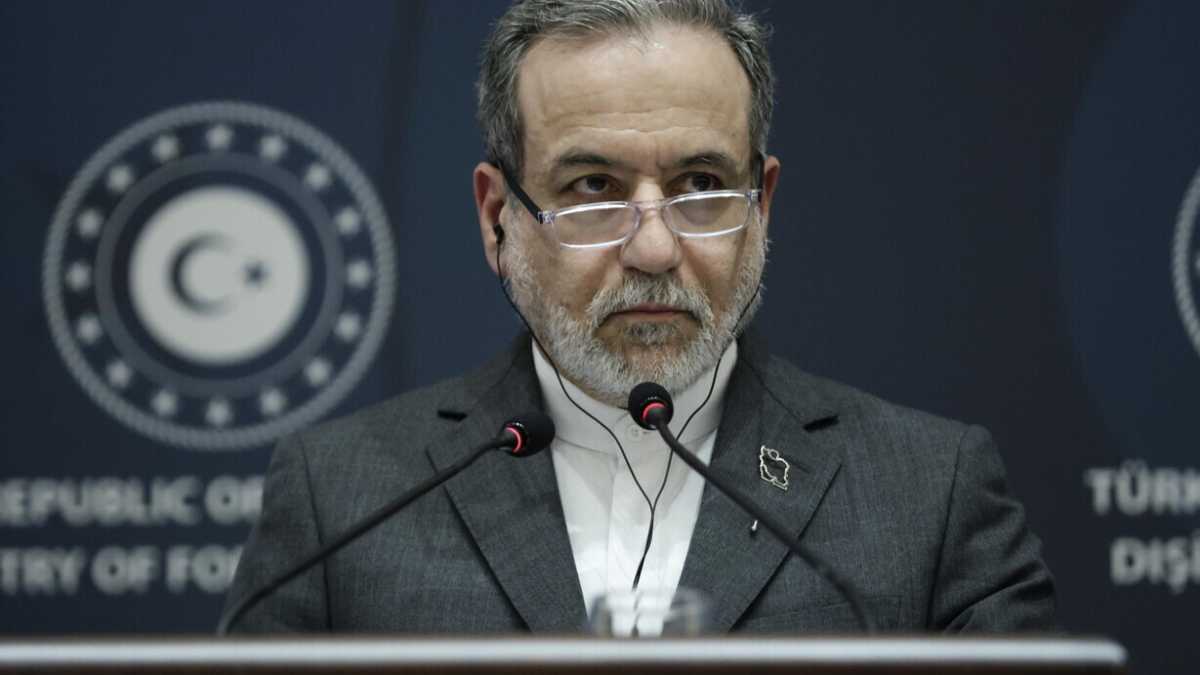 Immagine di Il motto khomeinista “annega il diavolo in un fiume di parole” e il duo litigioso che negozia per l’Iran