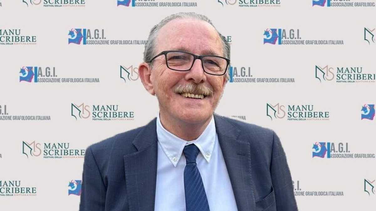 Immagine di Guglielmo Incerti Caselli: “Si legge l’anima nella scrittura a mano. Ridiamo la stilografica ai bambini”