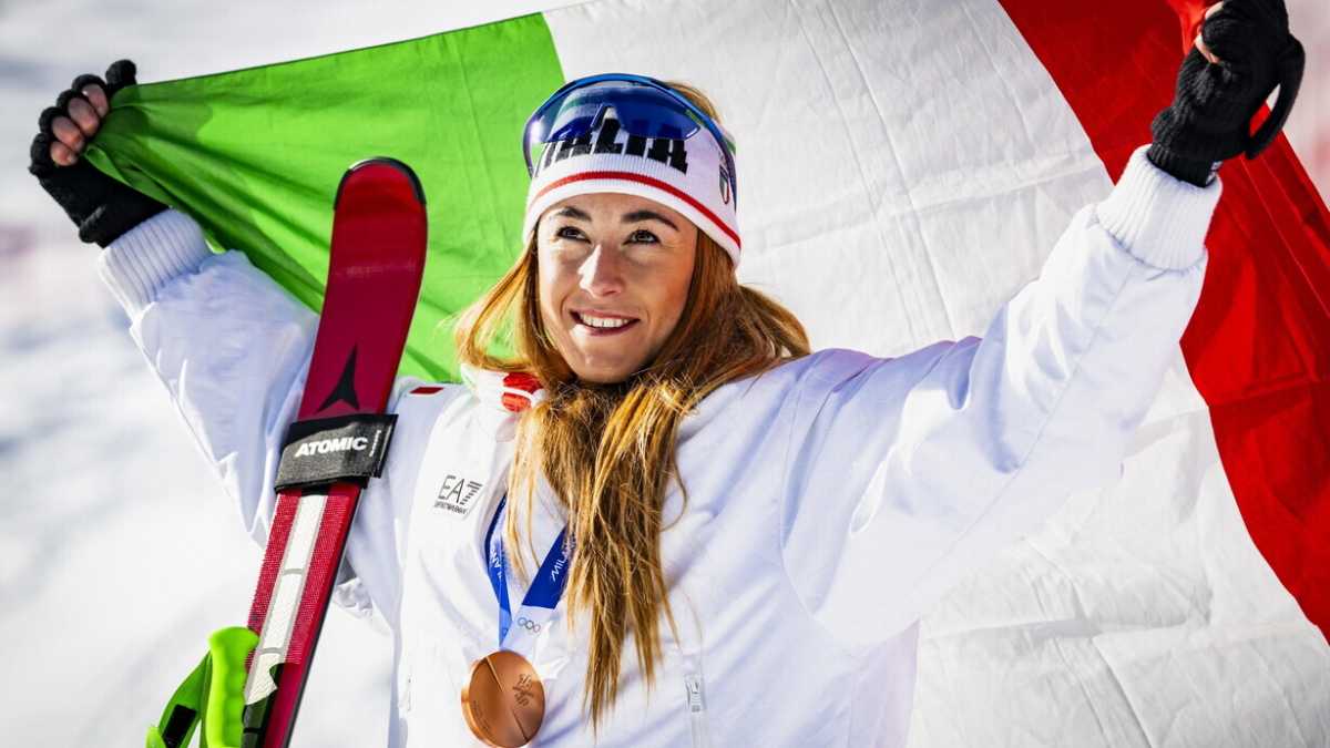 Immagine di Bronzo per Sofia Goggia nella discesa libera. Vince Breezy Johnson