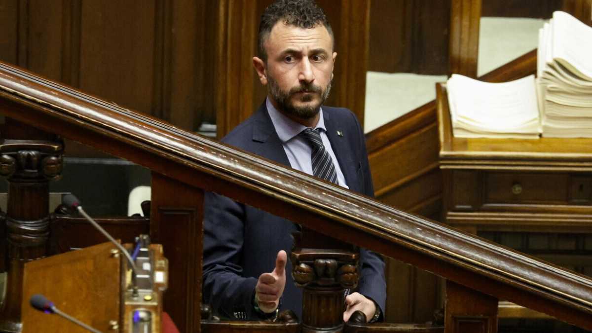 Immagine di Il vannacciano Pozzolo favorevole allo Ius soli? "Chi nasce qui è italiano", dice in tv