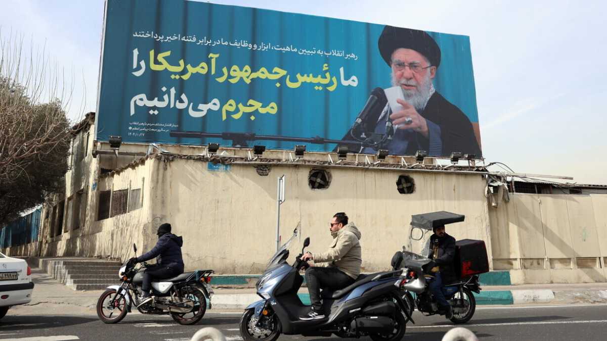 Immagine di Tutto pur di resistere. L’essenza della Repubblica islamica in due gesti