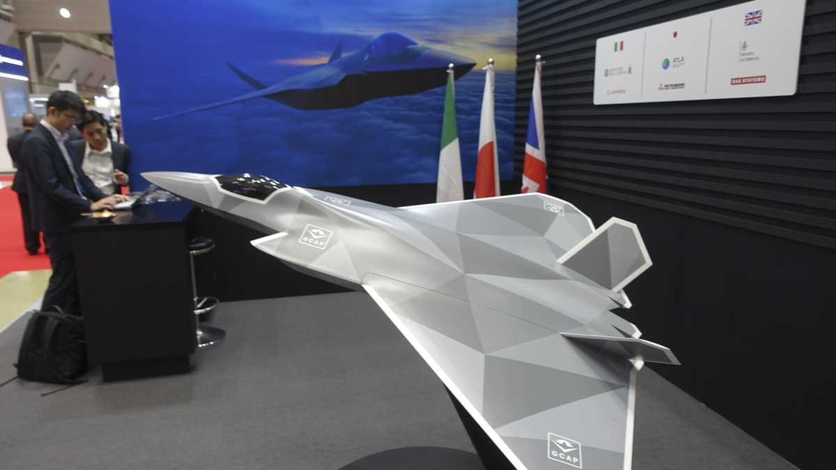 Immagine di La Francia volta le spalle al super jet franco-tedesco e fa un assist all’asse Meloni-Merz