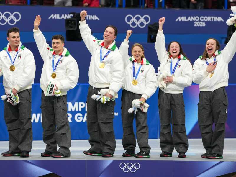 L'Italia è d'oro anche sulla staffetta mista. Una squadra giovane che sa già vincere